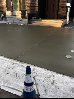 住宅前の土間コンクリート